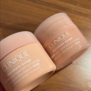New Clinique bundle of 2 Moisture surge 💕